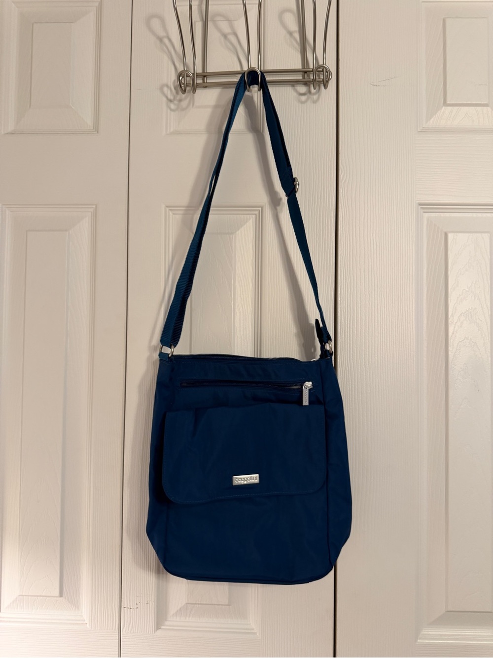 Baggallini Blue Crossbody Bag Multi Pocket Travel Organizer Lightweight Purse